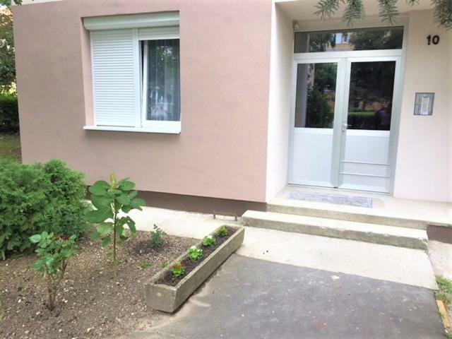 Miracle Apartman Sarvar Apartment Exterior photo